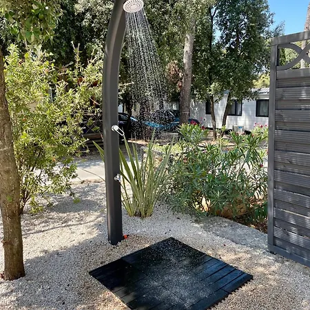 مكان تخييم Mobile Pallas بيوغْغاد نا موغو