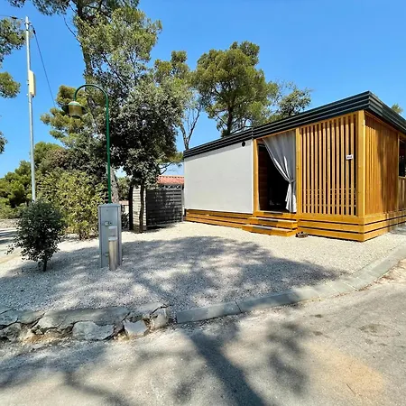 Mobile Pallas مكان تخييم