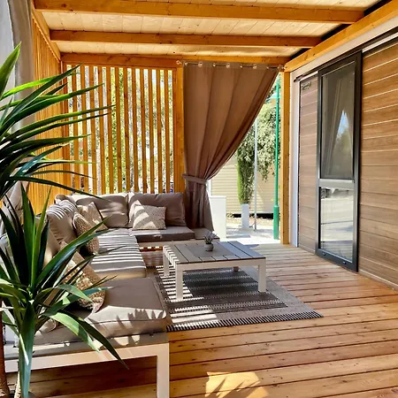 Mobile Pallas مكان تخييم بيوغْغاد نا موغو