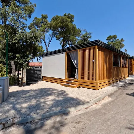 Mobile Pallas مكان تخييم