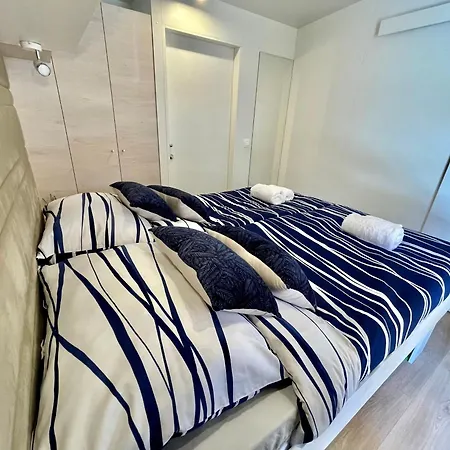 Mobile Pallas مكان تخييم