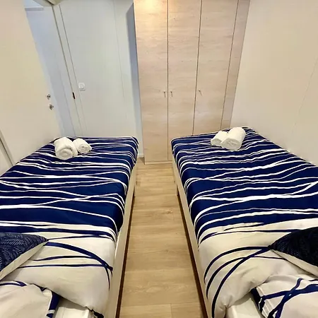 Mobile Pallas مكان تخييم *