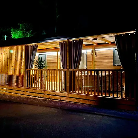 Mobile Pallas مكان تخييم بيوغْغاد نا موغو